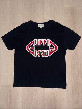 Gucci Black Short Sleeve T-Shirt with Red and White Graphic Made in Italy